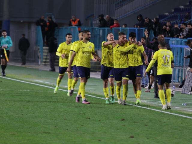 חגיגות בצהוב. שחקני אום אל פחם (דאפר מחאמיד)